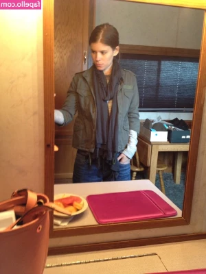 Kate Mara [ kate-mara ] - Holey ass hoe toes