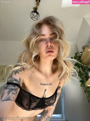 softgodess - This newbie Thai Trans Angel loves to get her tranny cock played