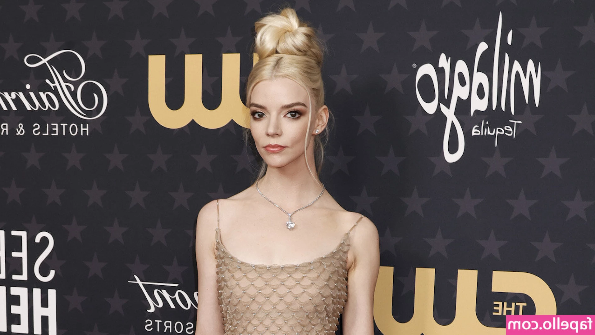 Anya Taylor [ anya-taylor ] - Hiya babez if you happened to message me within a 24 hour period
