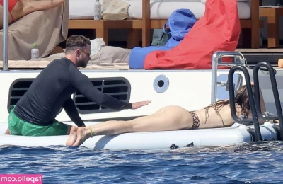 Jessica Biel [ jessica-biel ] - I know this is just a promo piece but OMBOOBIES  They look huge