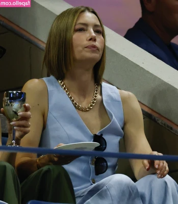 Jessica Biel [ jessica-biel ] - Get my one drive deal only today for just 30$ Amazon.com giftcard!!