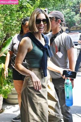 Jessica Biel [ jessica-biel ] - And just like that, the sling is gone😈 Tip $10 and I'll turn
