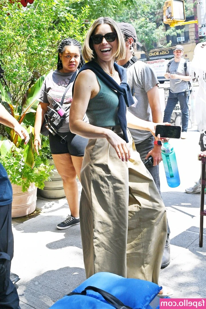 Jessica Biel [ jessica-biel ] - This tight belly doesn’t look as painful as it was 😅🐷🧨