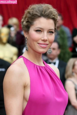 Jessica Biel [ jessica-biel ] - Warming up before bed