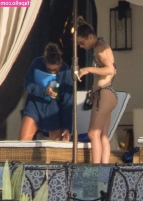 Jessica Biel [ jessica-biel ] - Posing in my black Pantyhose and cardigan! PS I got horny again while