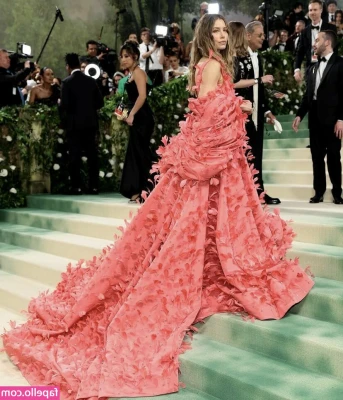 Jessica Biel [ jessica-biel ] - Mornin morale boost🖤💋