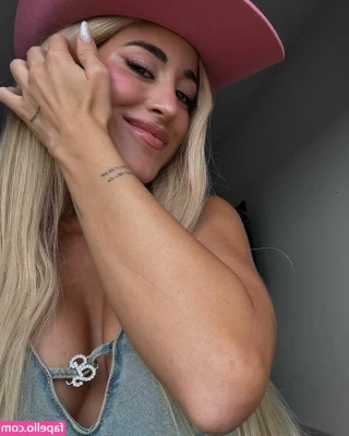 paulagonu - Get wet   with me  be sure to check your DM