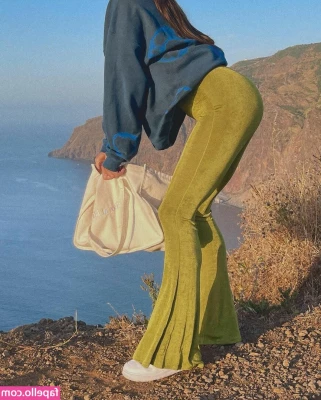paulagonu - Good morning jiggles getting into my work out pants  Happy Saturday