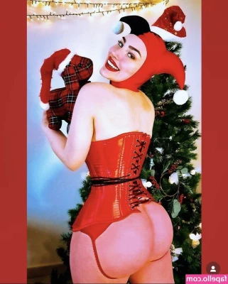 Emilia Zabberoni [ emilia-zabberoni ] - Usually I celebrate the new year at my place very solemnly and with