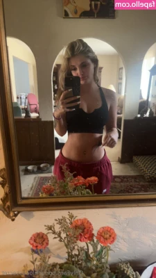 chloeessecret - swipe for a kiss~ 💋🖤💗🖤