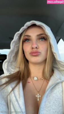 chloeessecret - Sniff or lick