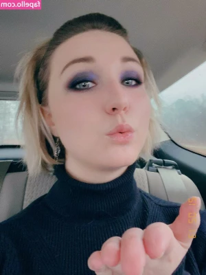 HoneyThorne - I m cold  can you see