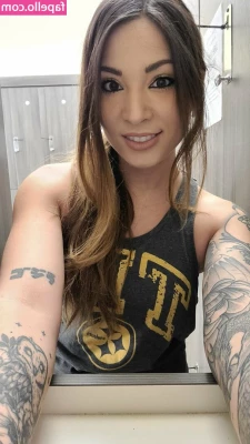 Melonie Mac [ melonie-mac ] - Did someone order a sex on the beach