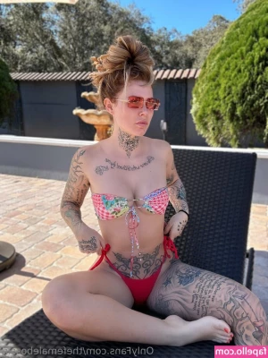 thefemalebossirl - This outfit looks good on me, doesn't it?
