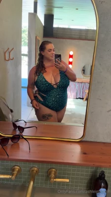 ashleighdunn - 𝐑𝐞𝐝  𝐰𝐡𝐢𝐭𝐞 𝐚𝐧𝐝 𝐲𝐨𝐮𝐫