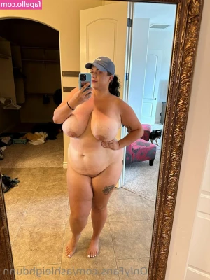 ashleighdunn - Hi 🌟 I am someone who knows what she wants and how to achieve it.