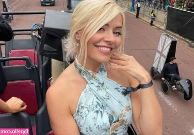 Holly Willoughby [ holly-willoughby ] - I love to hear the clap of my bouncing ass