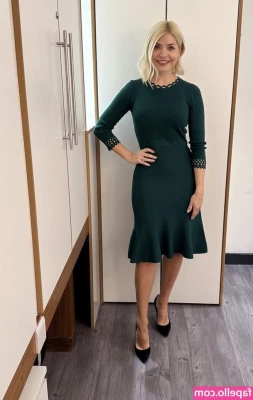 Holly Willoughby [ holly-willoughby ] - Pull your dick out and get a Nut With Me
