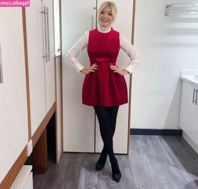 Holly Willoughby [ holly-willoughby ] - Goodnight   Tehe