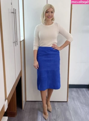 Holly Willoughby [ holly-willoughby ] - I see you lurking 👀   DM me let me know what you would like to see