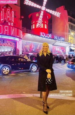 Holly Willoughby [ holly-willoughby ] - Hey babes😉