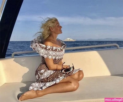Holly Willoughby [ holly-willoughby ] - Good morning       Good evening Universe    Snap time  Jan 10 2024 