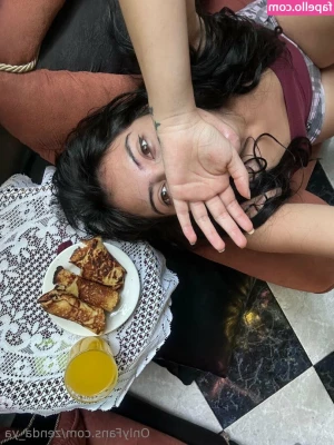 zenda_ya [ zenda-ya ] - We blazin  then grabbin some snax