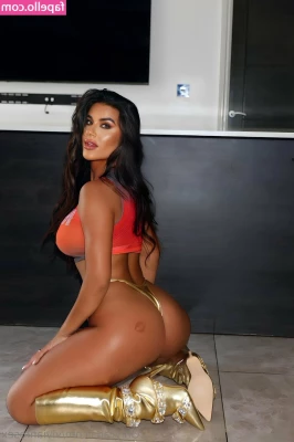 vivianrosex - Assume worship position and I ll come down to your level and use you