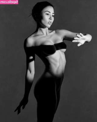 Anna Akana [ anna-akana ] - Sarah has the softest hands she gives the best massages. I love me