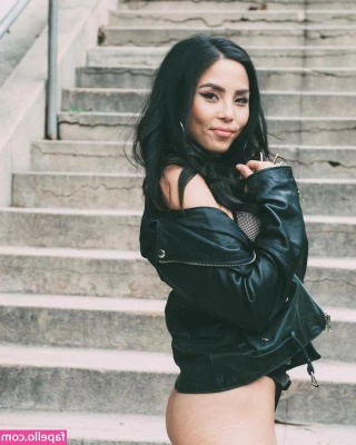 Anna Akana [ anna-akana ] - i need to start shutting my door 😂