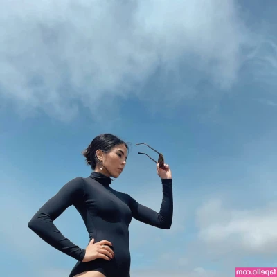 Anna Akana [ anna-akana ] - Barefoot housewife pedi ready. What color should I choose next??