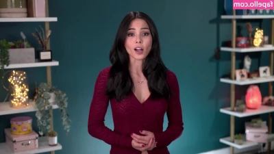 Anna Akana [ anna-akana ] - No pen, no paper, but still drawing attention.