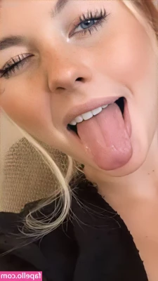 Jellina - Stroking it till I pop