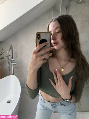 Amelia Korczak [ amelia-korczak-1 ] - Want to see my cute tities  Tip 3  under this and I will send it to