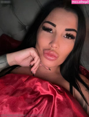 Jenna Snowwhite [ jenna-snowwhite ] - I want you under me like this 💋