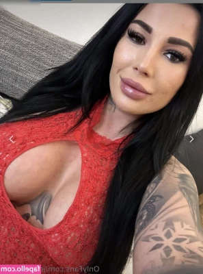 Jenna Snowwhite [ jenna-snowwhite ] - Gestern auf einem Geburtstag etwas horny geworden und auf dem Klo