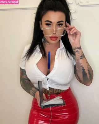 Jenna Snowwhite [ jenna-snowwhite ] - I went out on my own today to run some errands  it was a gorgeous day