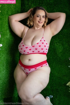 sweetheartmiabbw - Today is a great day to relax and kick my feet up  Have a great day