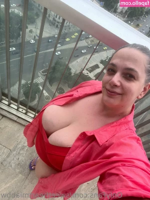 sweetheartmiabbw - Green mini skirt and tits coming out