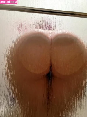 Ninaxkoukla - My tits hurt so bad that I wish that I did drugs. Need to shower or