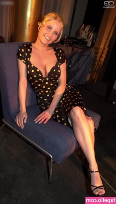 Gina Wild [ gina-wild ] - One ass pic  slow clap lol