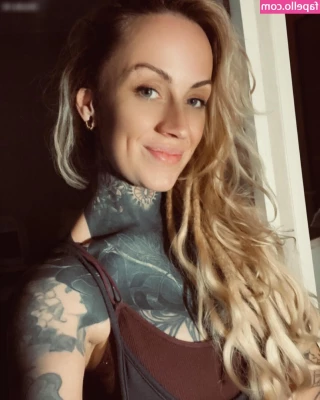Sina Minou [ sina-minou ] - i can be bad and i can be very good  which one do you want daddy