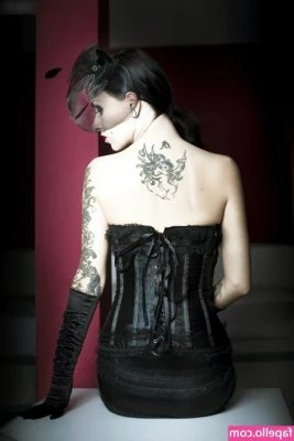 Sina Minou [ sina-minou ] - come and lean me against the wall