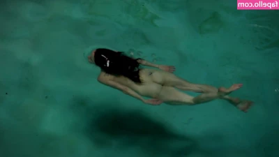 Mary-Louise Parker [ mary-louise-parker ] - I m trying to decide whether to Go Live once a month so we can all