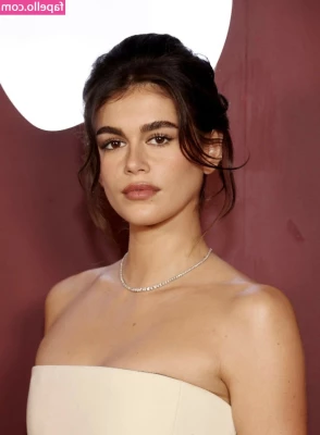 Kaia Gerber [ kaia-gerber ] - I made this bra 🥰