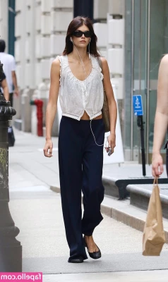 Kaia Gerber [ kaia-gerber ] - I'm ready to play, don't make me wait 😏