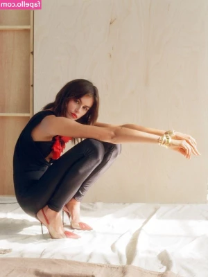 Kaia Gerber [ kaia-gerber ] - Buon Natale tesorini  Ho scelto questo giorno per il mio primo video
