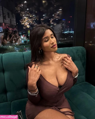 Tiziana - my pussy is eager to play