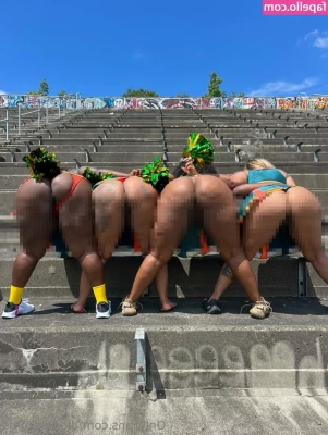 diorlipskums - Busy day today but there s always time for morning nudes