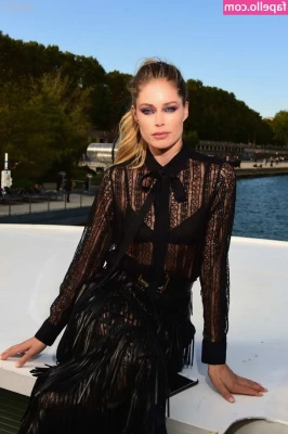 Doutzen Kroes [ doutzen-kroes ] - Sundae and snacks with a shower 20 minutes 💲20